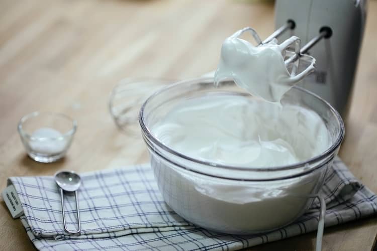 How to Tell if Sour Cream is Bad? 5 Warning Signs