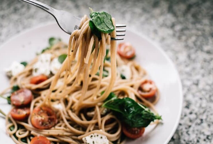 What Goes Good With Chicken Parmesan? 21 Side Dishes!