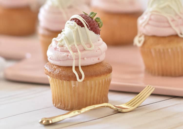 How Long to Bake Cupcakes at 350 Degrees? Delicious Recipe!