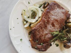 How To Cook Steak In Oven Without A Cast Iron Skillet?