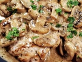 Smothered Chicken Texas Roadhouse Recipe (Copycat)