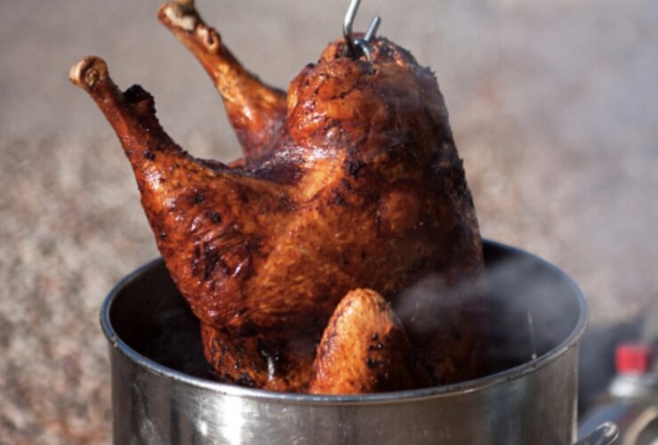 How Much Oil to Fry a Turkey? 16lb, 18lb, 20lb (Table)