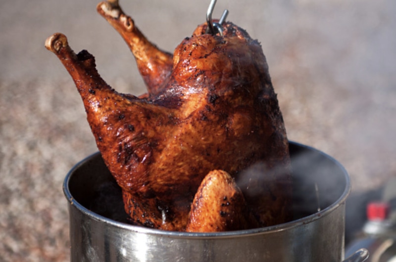 How Much Oil to Fry a Turkey? 16lb, 18lb, 20lb (Table)