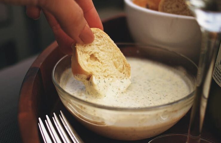 Buffalo Wild Wings Garlic Parmesan Sauce (Copycat)