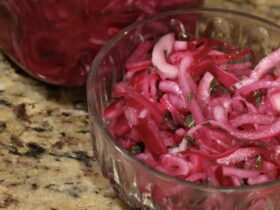 Pioneer Woman Pickled Onions Recipe (Quick and Easy)