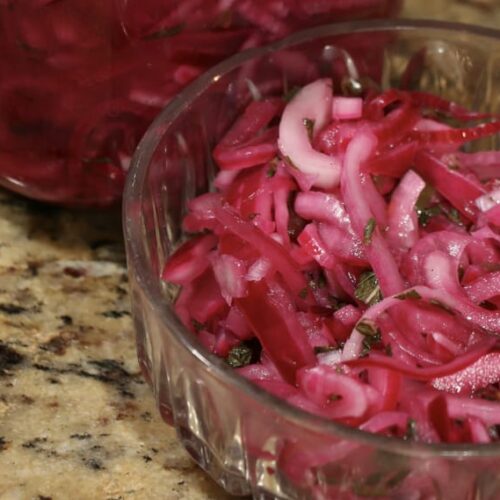 Pioneer Woman Pickled Onions Recipe (Quick and Easy)