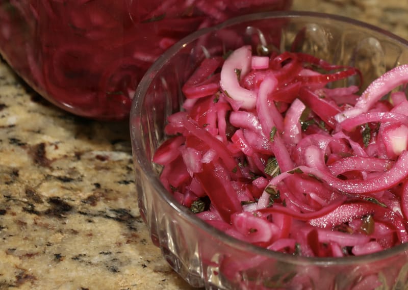 Pioneer Woman Pickled Onions Recipe (Quick and Easy)