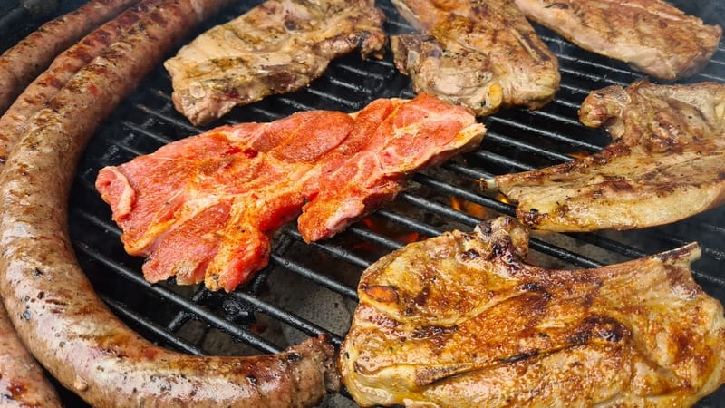 How Long to Cook Pork Chops on Grill? Ideal Temperature!