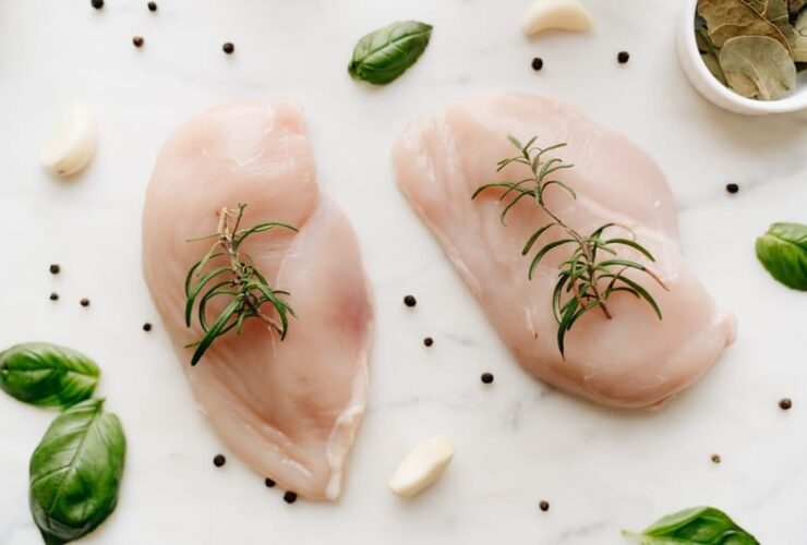 How Many Ounces is a Chicken Breast? Oz and Pounds