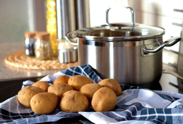 How Many Potatoes for Mashed Potatoes? For 10, 14, and 20?