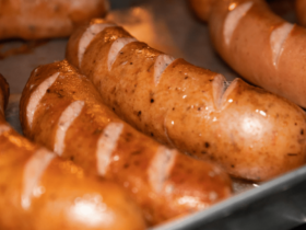 How Long to Cook Brats at 350ºF and 375ºF? (Recipe)