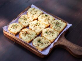 How Long to Bake Garlic Bread at 400ºF? Cooking Times