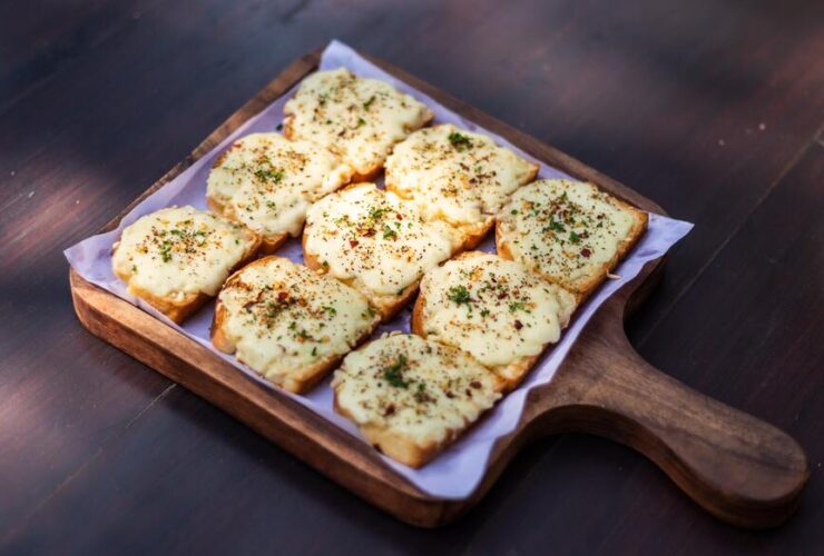 How Long to Bake Garlic Bread at 400ºF? Cooking Times
