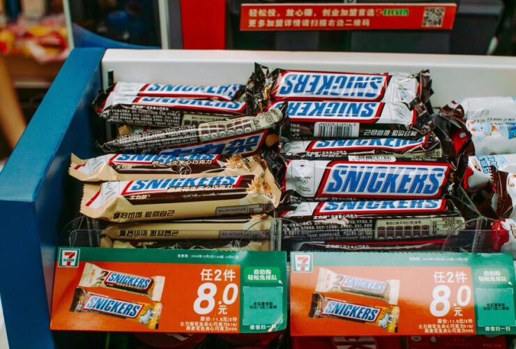Does Snickers Have Peanuts and Nuts? Ingredients List