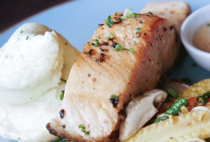 Texas Roadhouse Grilled Salmon Recipe (Easy)