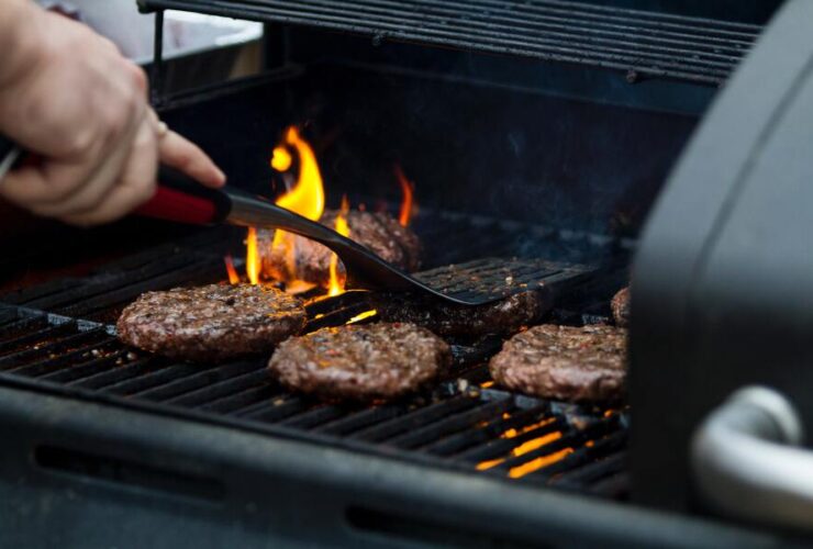 How Long To Smoke Burgers at 225ºF and 275ºF? Recipe 
